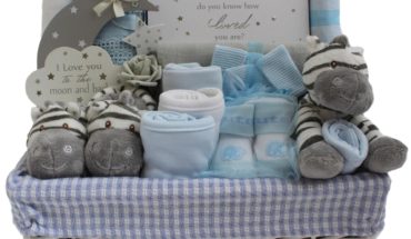 Newborn Baby Hamper: What to Include And What to Skip